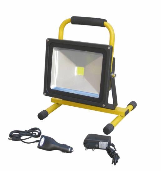 Outillage a main Projecteur Led rechargeable 20 W livr&eacute; avec chargeur 220 et 12 V Ayerbe