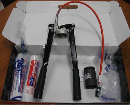 Hydraulique Pompe &agrave; graisse SPEEDY GREASE (malette carton, 10 fonds, adaptateur) TTA